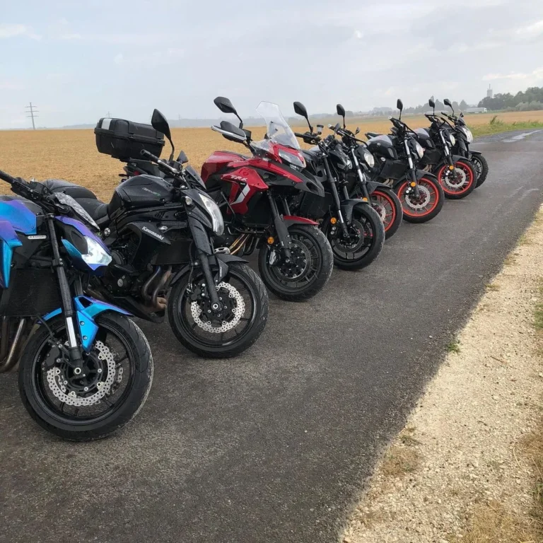 Motos-écoles sur la piste de Chelles